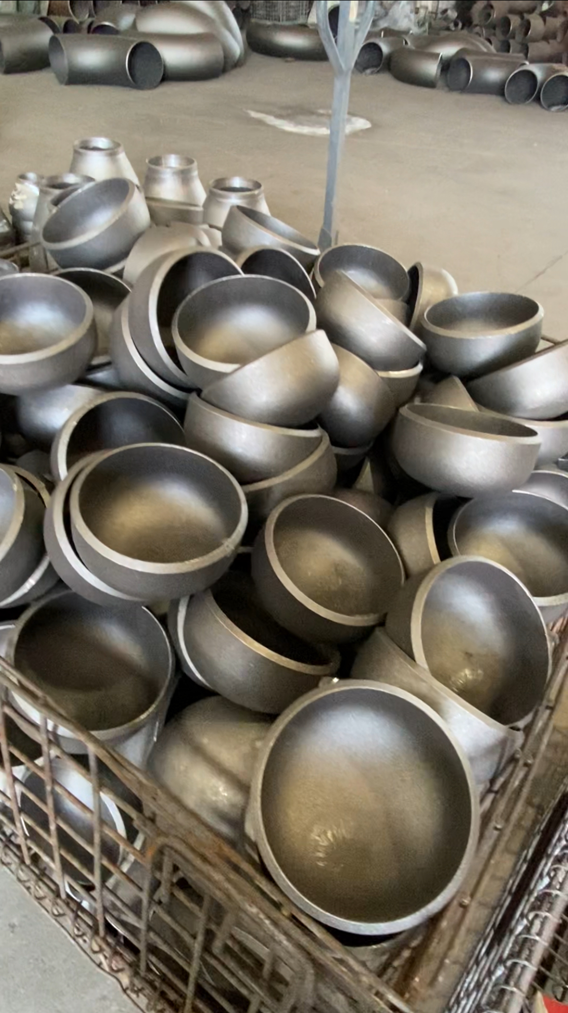 Butt-weld pipe caps